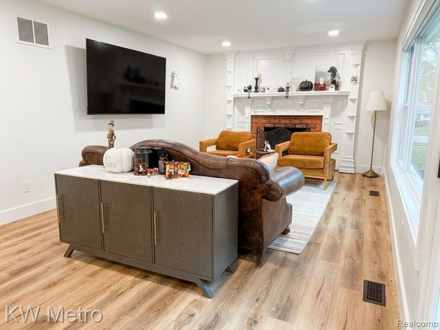 1476 Chanticlair Circle, Wixom, MI 48393
