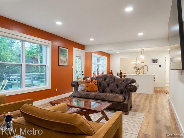 1476 Chanticlair Circle, Wixom, MI 48393