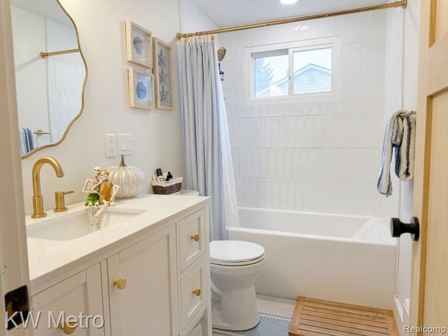 1476 Chanticlair Circle, Wixom, MI 48393