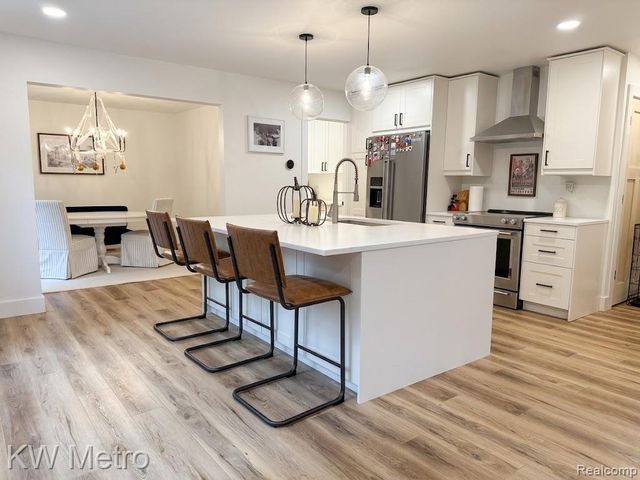 1476 Chanticlair Circle, Wixom, MI 48393
