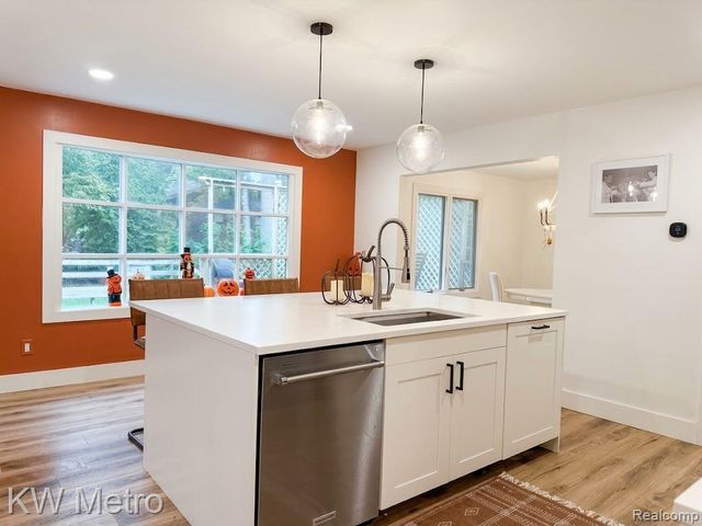 1476 Chanticlair Circle, Wixom, MI 48393
