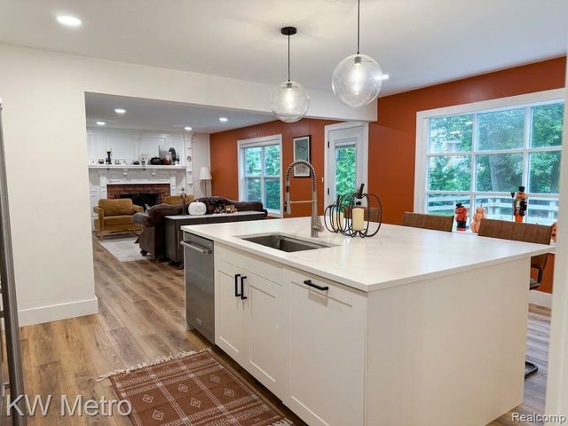1476 Chanticlair Circle, Wixom, MI 48393