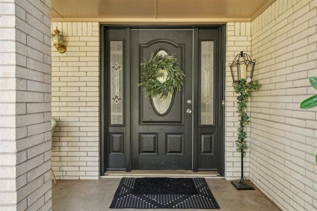 8008 NW 27th Street, Bethany, OK 73008