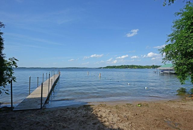 20565 Linden Road, Deephaven, MN 55331