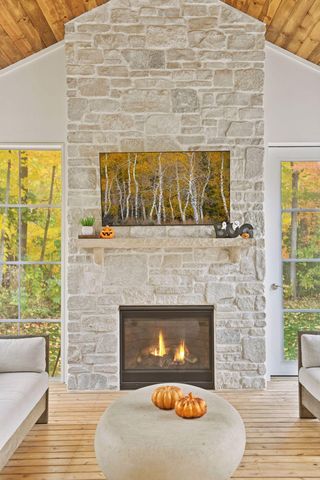 20565 Linden Road, Deephaven, MN 55331