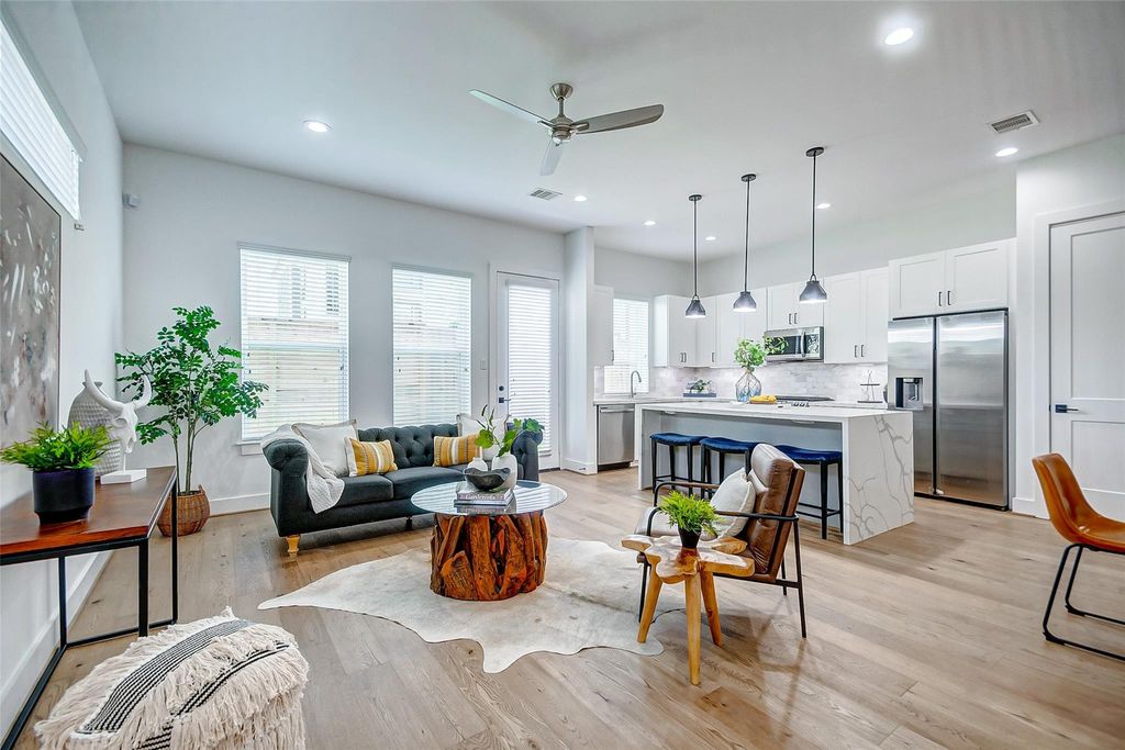 7710 Sky Dweller Drive, Houston, TX 77055