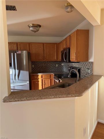 906 Holbrook DR, Newport News, VA 23602