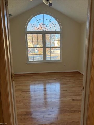 906 Holbrook DR, Newport News, VA 23602