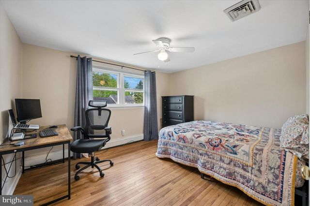 323 S 5TH ST, North Wales, PA 19454