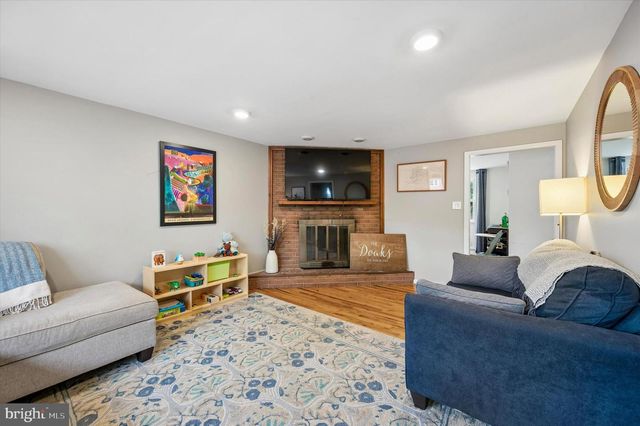 323 S 5TH ST, North Wales, PA 19454
