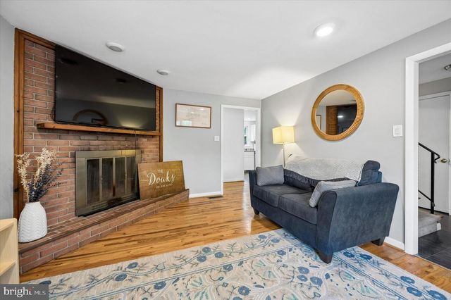 323 S 5TH ST, North Wales, PA 19454