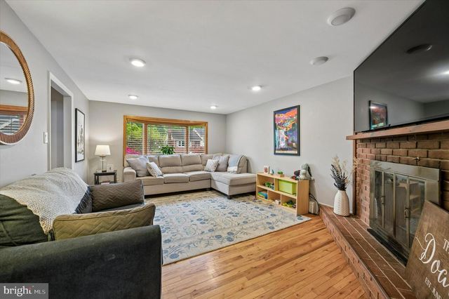 323 S 5TH ST, North Wales, PA 19454