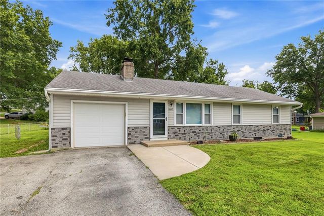 6807 N Brookside Road, Pleasant Valley, MO 64068