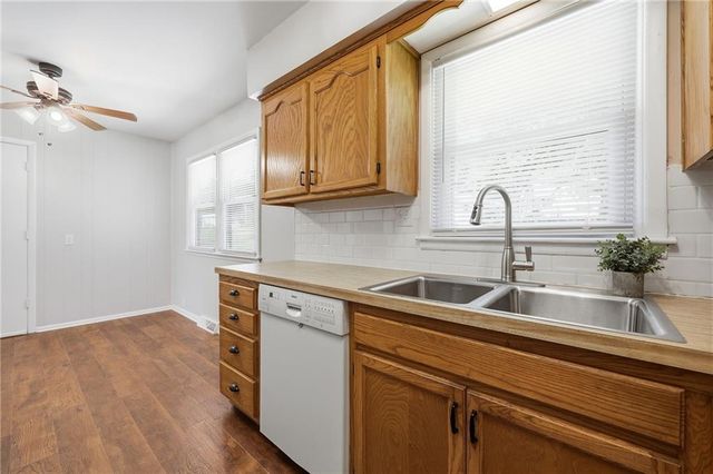 6807 N Brookside Road, Pleasant Valley, MO 64068