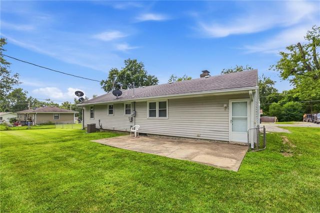 6807 N Brookside Road, Pleasant Valley, MO 64068