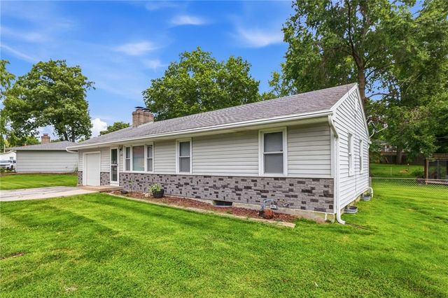 6807 N Brookside Road, Pleasant Valley, MO 64068