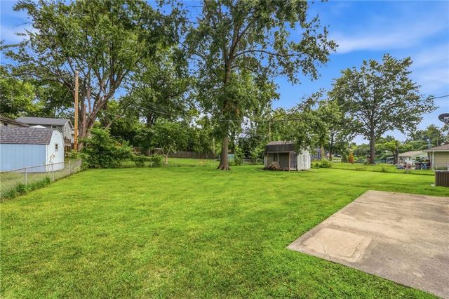 6807 N Brookside Road, Pleasant Valley, MO 64068