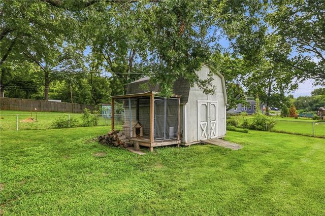 6807 N Brookside Road, Pleasant Valley, MO 64068