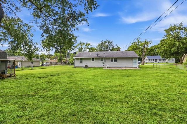 6807 N Brookside Road, Pleasant Valley, MO 64068