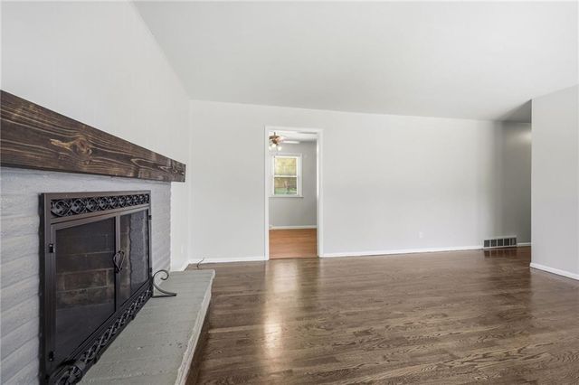 6807 N Brookside Road, Pleasant Valley, MO 64068