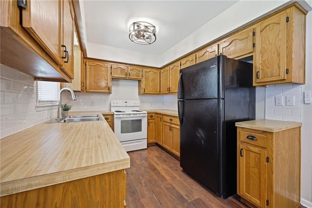 6807 N Brookside Road, Pleasant Valley, MO 64068