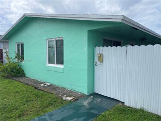 825 SW 9th St 1, Hallandale Beach, FL 33009