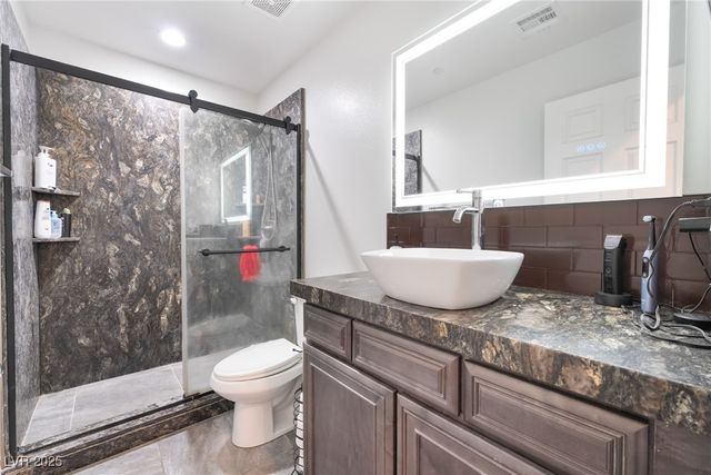 878 West Lake Mead Boulevard, Las Vegas, NV 89106