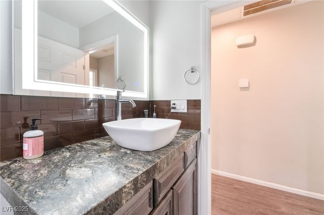 878 West Lake Mead Boulevard, Las Vegas, NV 89106