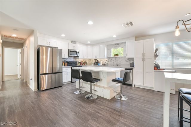 878 West Lake Mead Boulevard, Las Vegas, NV 89106