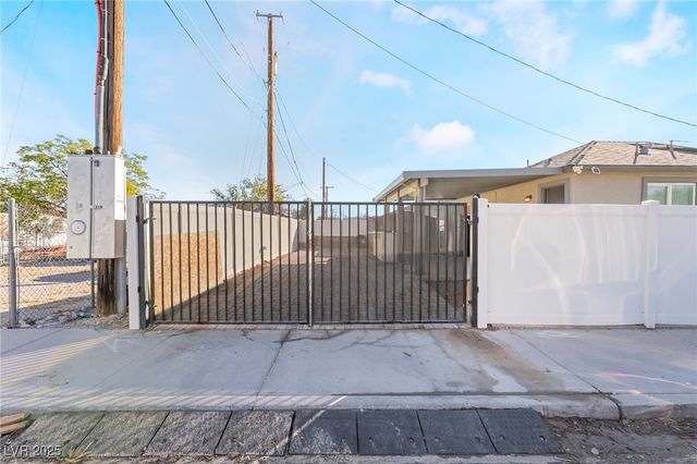 878 West Lake Mead Boulevard, Las Vegas, NV 89106