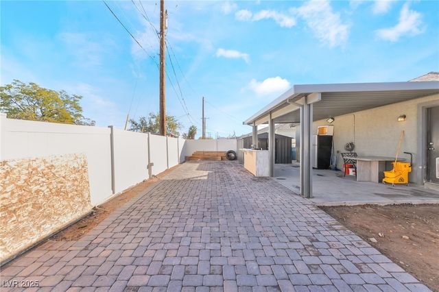 878 West Lake Mead Boulevard, Las Vegas, NV 89106