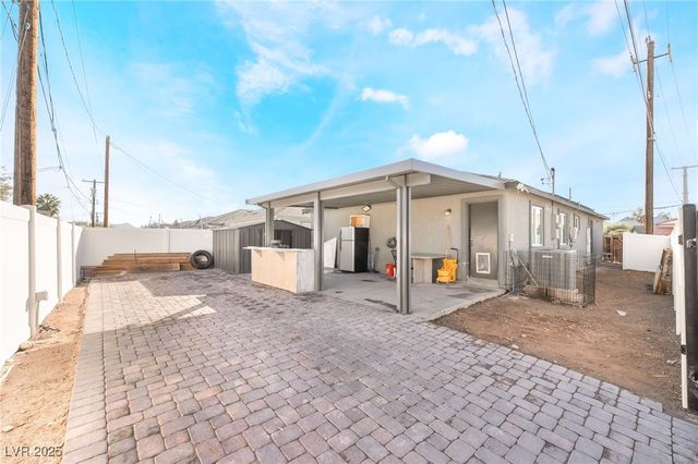 878 West Lake Mead Boulevard, Las Vegas, NV 89106