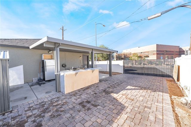 878 West Lake Mead Boulevard, Las Vegas, NV 89106