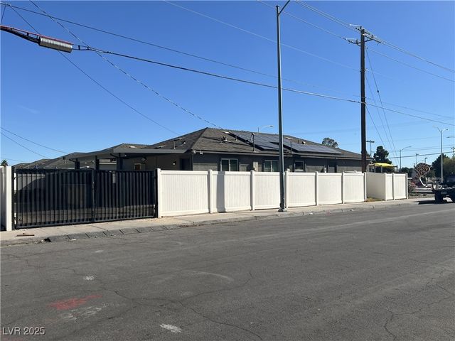 878 West Lake Mead Boulevard, Las Vegas, NV 89106