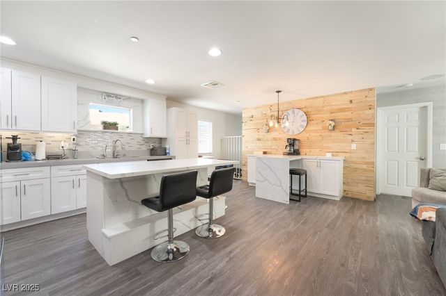 878 West Lake Mead Boulevard, Las Vegas, NV 89106