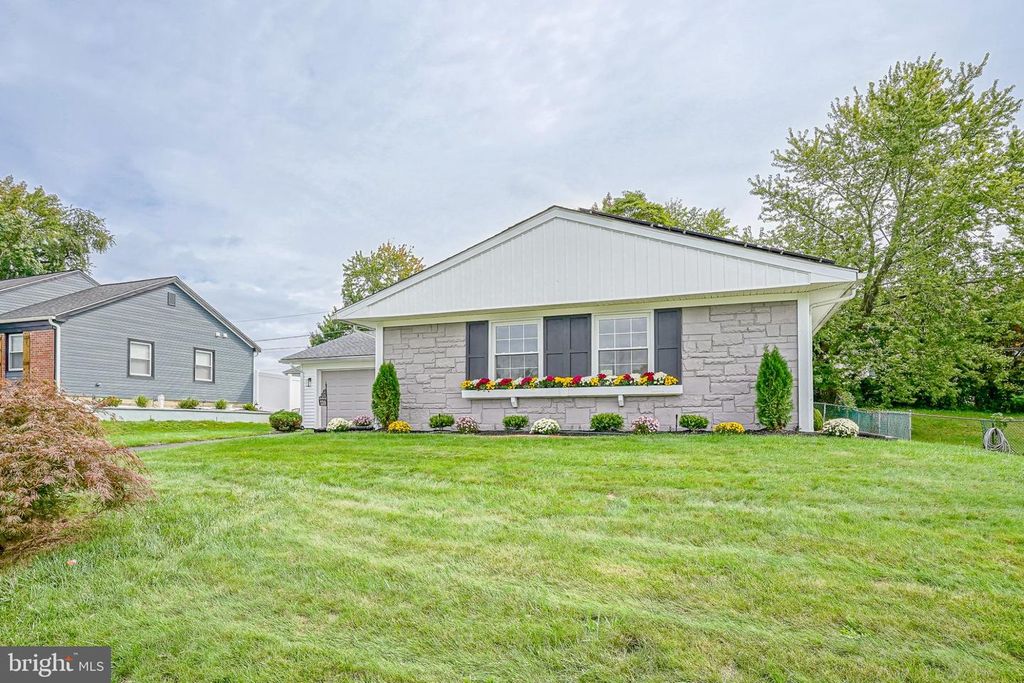 139 EDGE LN, WILLINGBORO, NJ 08046 — photo 2