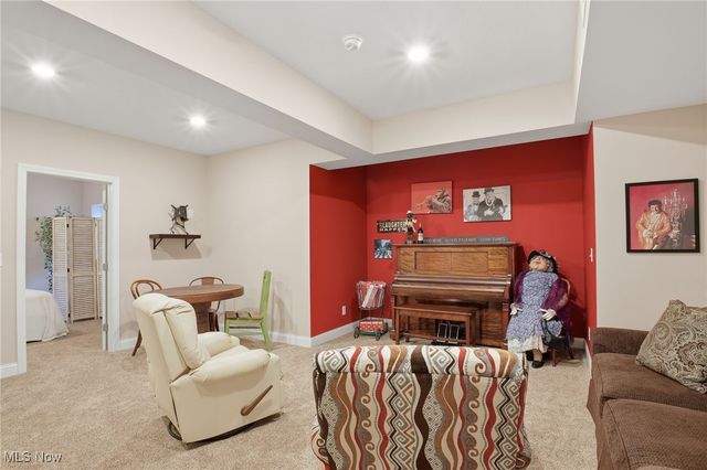 168 Vine Street 69, Westlake, OH 44145