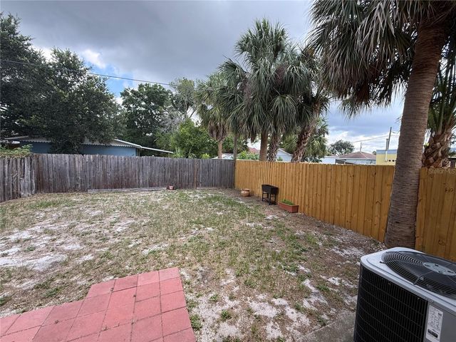2907 W CHESTNUT STREET, Tampa, FL 33607