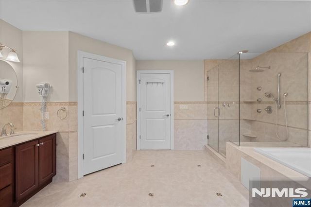 245 Kingsland Avenue, Lyndhurst, NJ 07071
