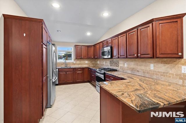 245 Kingsland Avenue, Lyndhurst, NJ 07071
