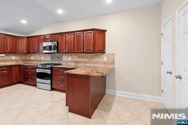 245 Kingsland Avenue, Lyndhurst, NJ 07071