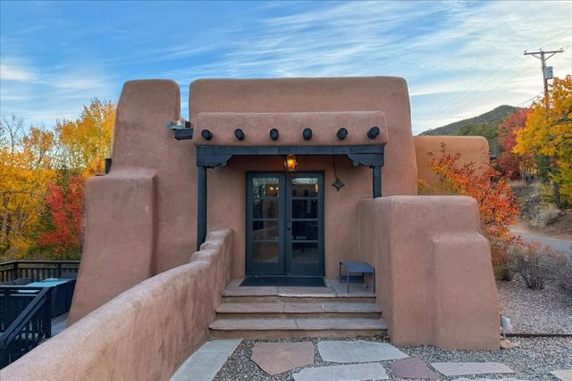 1433 Upper Canyon Road, Santa Fe, NM 87501