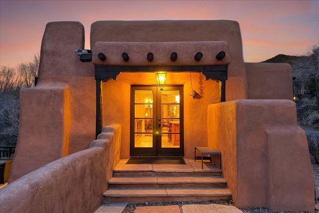 1433 Upper Canyon Road, Santa Fe, NM 87501