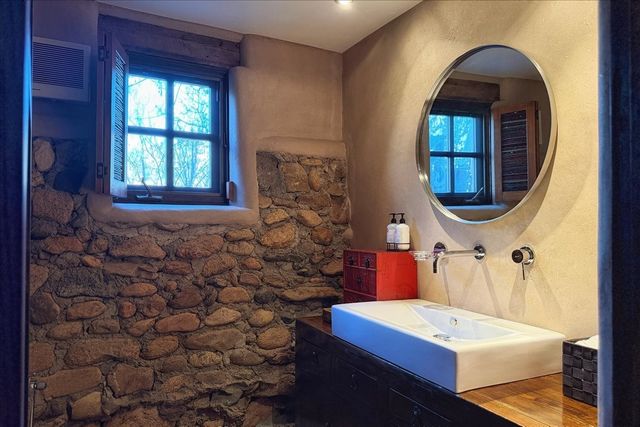 1433 Upper Canyon Road, Santa Fe, NM 87501