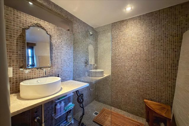 1433 Upper Canyon Road, Santa Fe, NM 87501