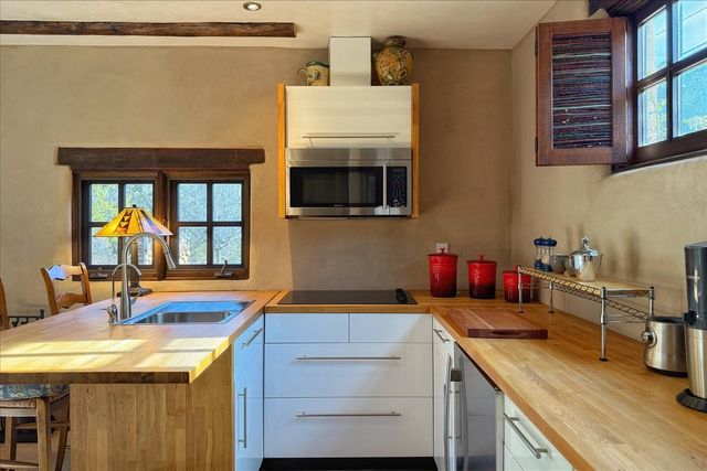 1433 Upper Canyon Road, Santa Fe, NM 87501