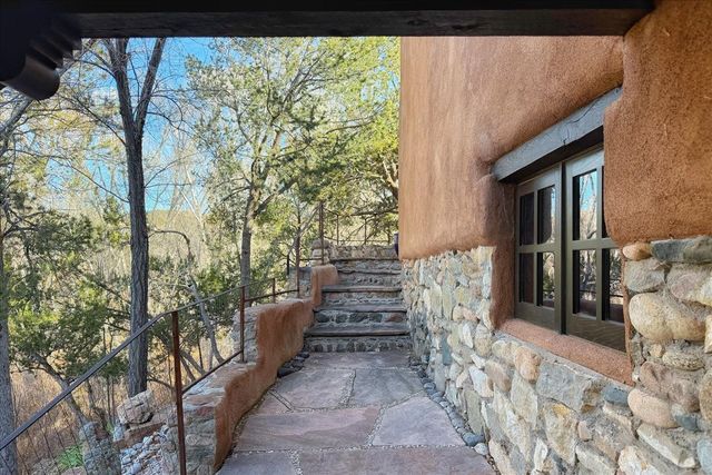 1433 Upper Canyon Road, Santa Fe, NM 87501