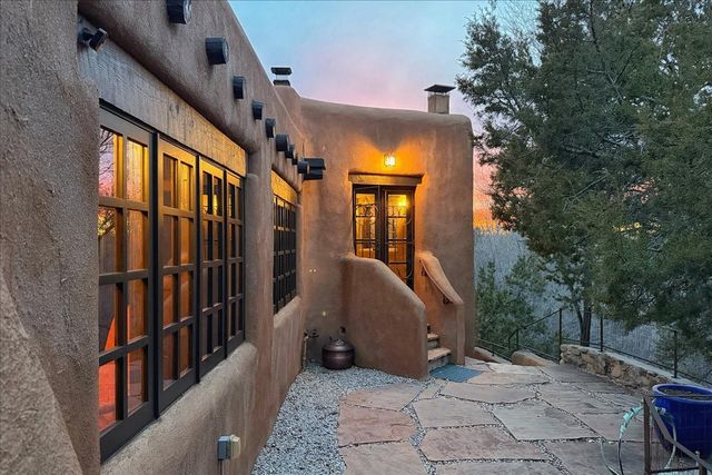 1433 Upper Canyon Road, Santa Fe, NM 87501