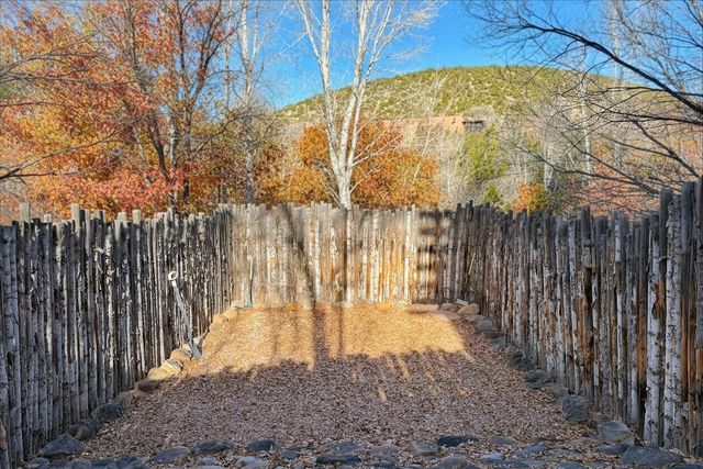 1433 Upper Canyon Road, Santa Fe, NM 87501