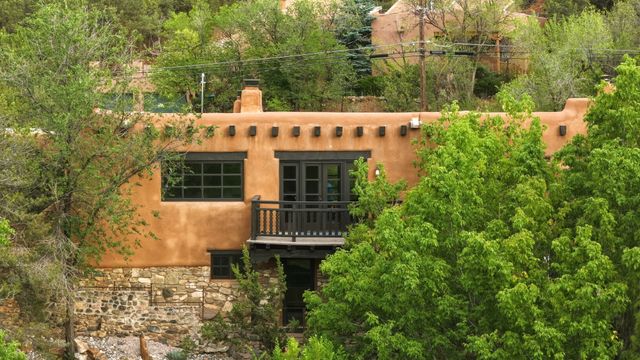1433 Upper Canyon Road, Santa Fe, NM 87501